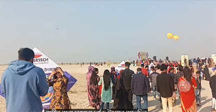 ফরিদপুরে পদ্মার চরে বর্ণিল আয়োজনে ঘুড়ি উৎসব