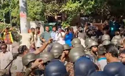 আন্দোলনরত বিসিএস প্রার্থীদের সরিয়ে দিয়েছে আইনশৃঙ্খলা রক্ষাকারী বাহিনী
