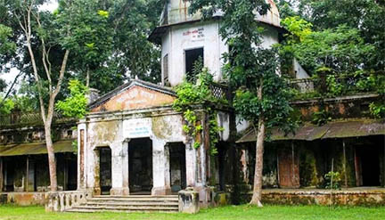 ময়মনসিংহের ঈশ্বরগঞ্জে কবিগুরু রবীন্দ্রনাথ ঠাকুরের স্মৃতিবিজড়িত আঠারবাড়ী জমিদারবাড়ি