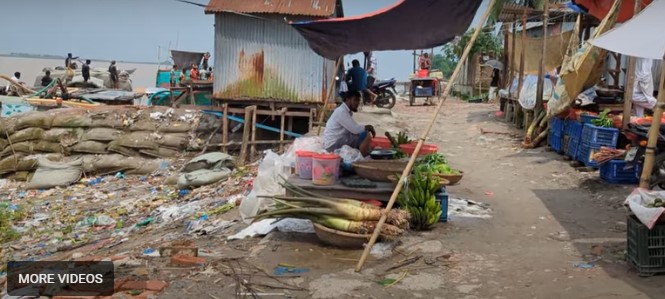 পদ্মার ভাঙনে বিলীন হচ্ছে ৫০ বছরের পুরোনো বাজার