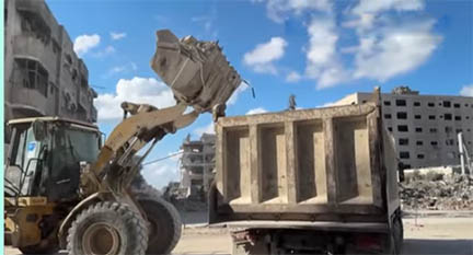 যুদ্ধবিধ্বস্ত গাজা সিটিতে নতুন উদ্যমে শুরু হয়েছে পরিচ্ছন্নতা অভিযান