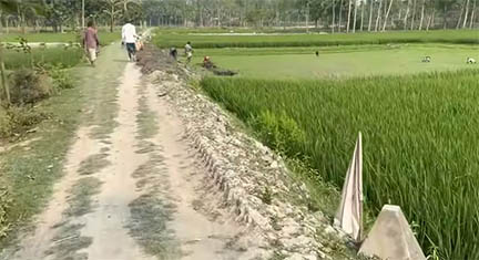 এক গ্রামে দুটি দেশ