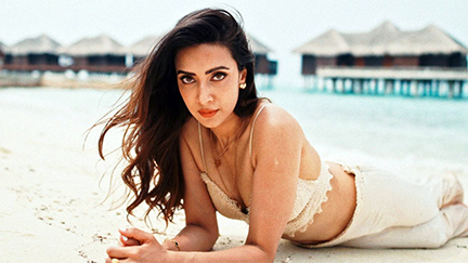 দেশে ফিরেই সুখবর দিলেন মিম