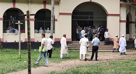 এখনও চলছে শরীয়তপুরে ১৫০ বছরের পুরোনো আদালত