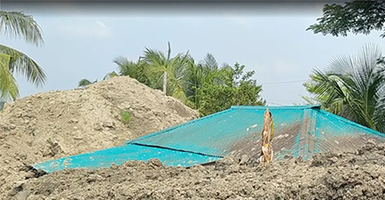 নদী খননের মাটিতে মাটিচাপা পড়ছে ভূমিহীনদের স্বপ্ন